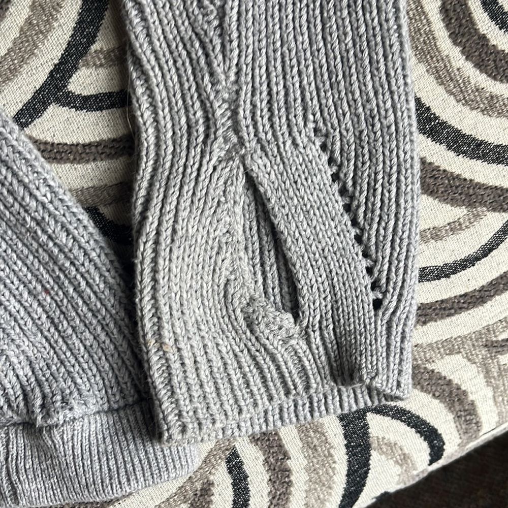 Lululemon The Sweater The Better in Heathered Medium Grey. Go by Measure… - Picture 9 of 13